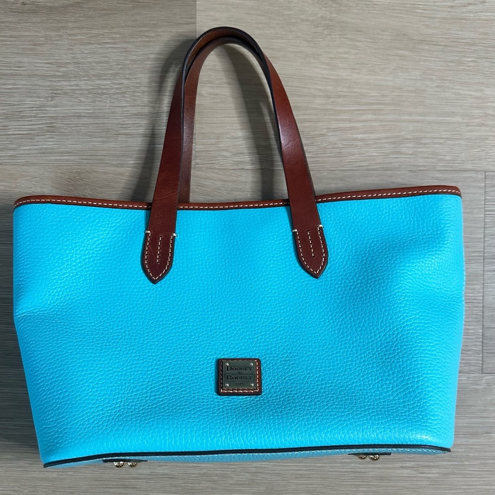 Brand new Dooney and Bourke purse